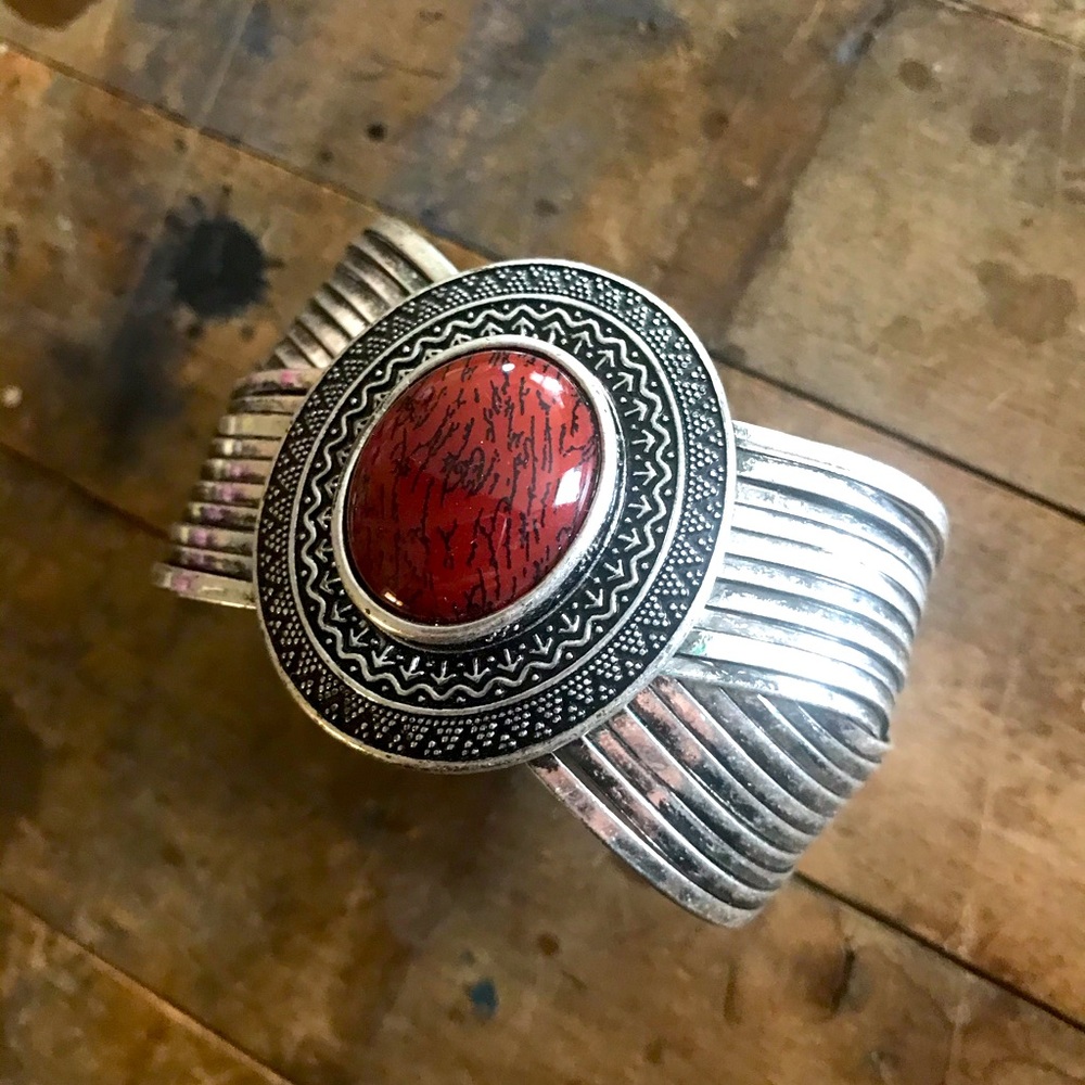 Silver cuff crisscrossing design and brown speckled stone